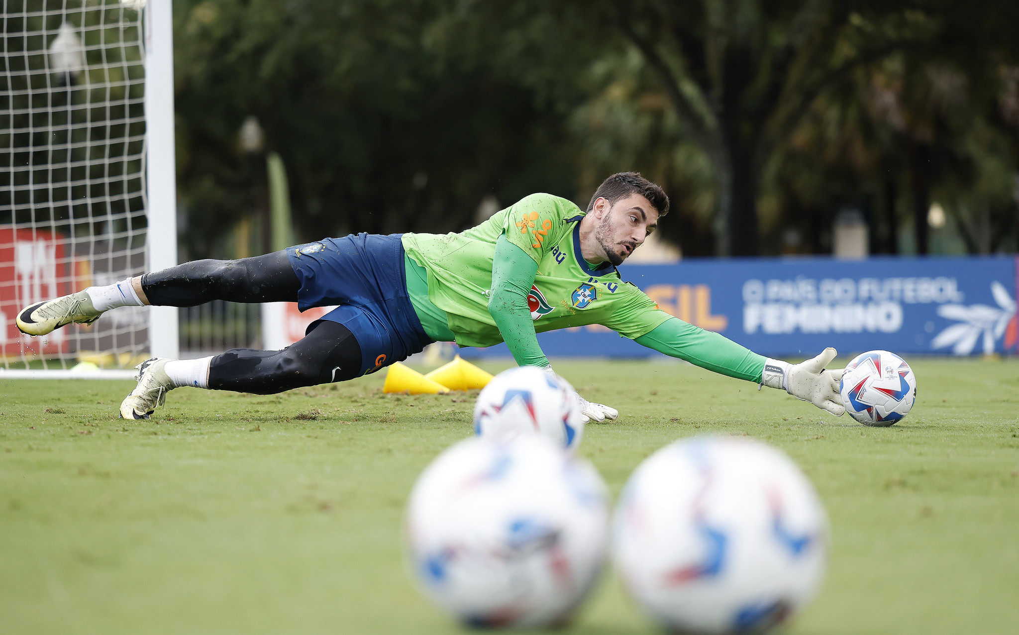 Rafael durante treinamento da Seleção Brasileira (Foto: Rafael Ribeiro/CBF)