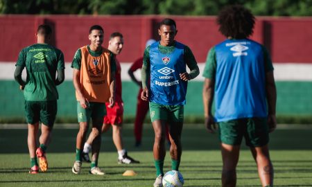 Com dez desfalques confirmados, Marquinhos será o responsável pela lateral-direita tricolor. (Foto: Lucas Merçon/Fluminense F.C)