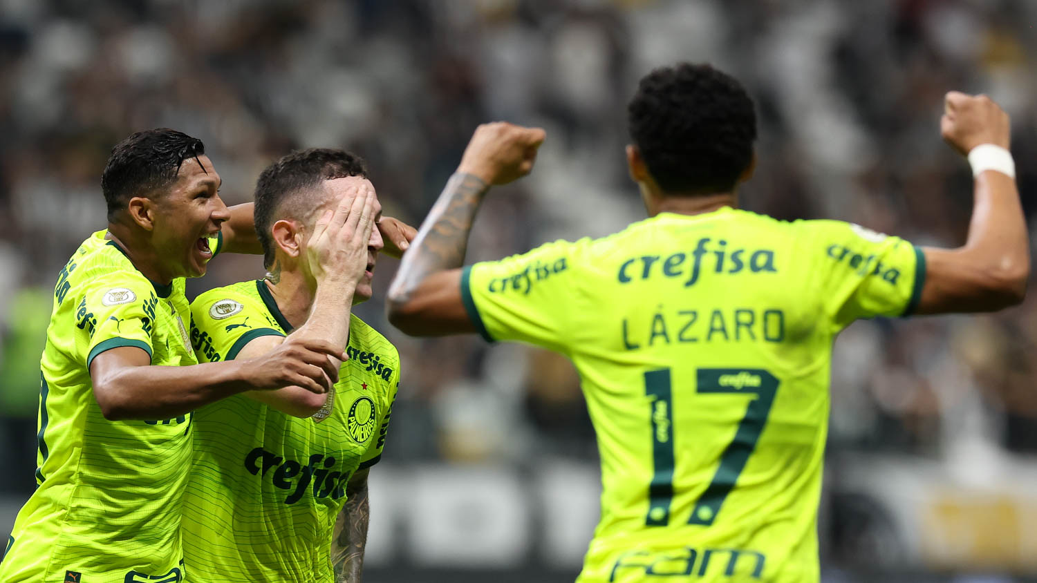 Anibal Moreno, Rony e Lázaro durante comemoração de gol contra o Atlético-MG. (Foto: Cesar Greco/Palmeiras).