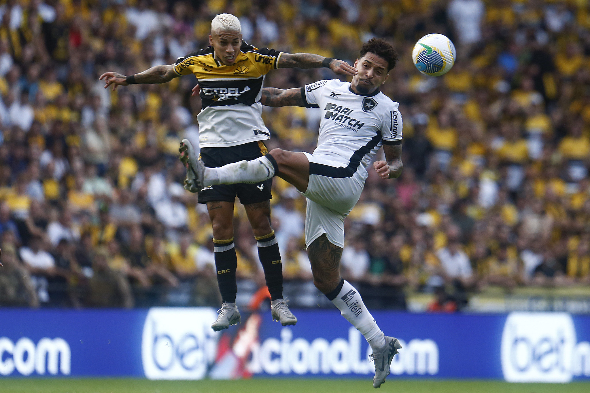 Gregore e Matheuzinho. (Foto: Vitor Silva/Botafogo)