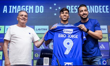 Kaio Jorge é apresentado no Cruzeiro. (Foto: Gustavo Aleixo/Cruzeiro)