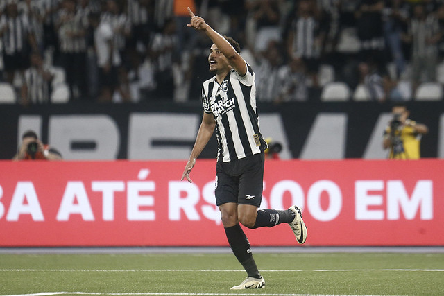 Eduardo marcou duas vezes na vitória alvinegra (Foto: Vitor Silva/Botafogo)