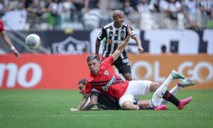 Atlético Mineiro tropeça e vê título distante
