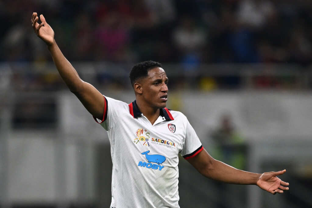 Yerri Mina tem viagem marcada e negocia com Cruzeiro