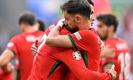 Portugal: Cristiano Ronaldo e Bruno Fernandes se abraçam em vitória de Portugal sobre a Turquia pela Eurocopa 2024