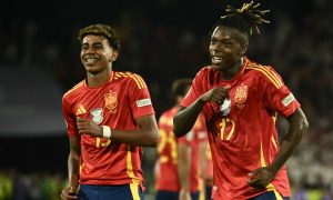 Lamine Yamal e Nico Williams comemoram gol da Espanha na vitória contra a Georgia na Euro 2024