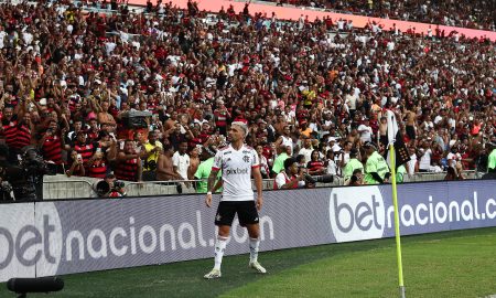 Arrascaeta e torcida do Flamengo Foto: Gilvan de Souza / CRF