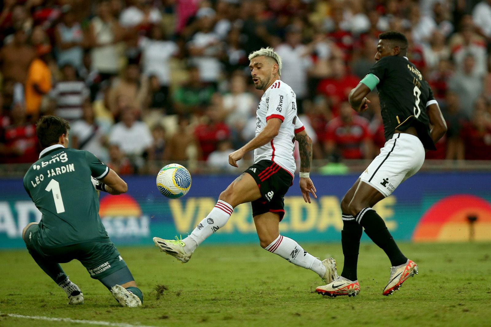 Flamengo aplica sua maior goleada sobre o Vasco. (Foto: Wagner Meier/Getty Images).