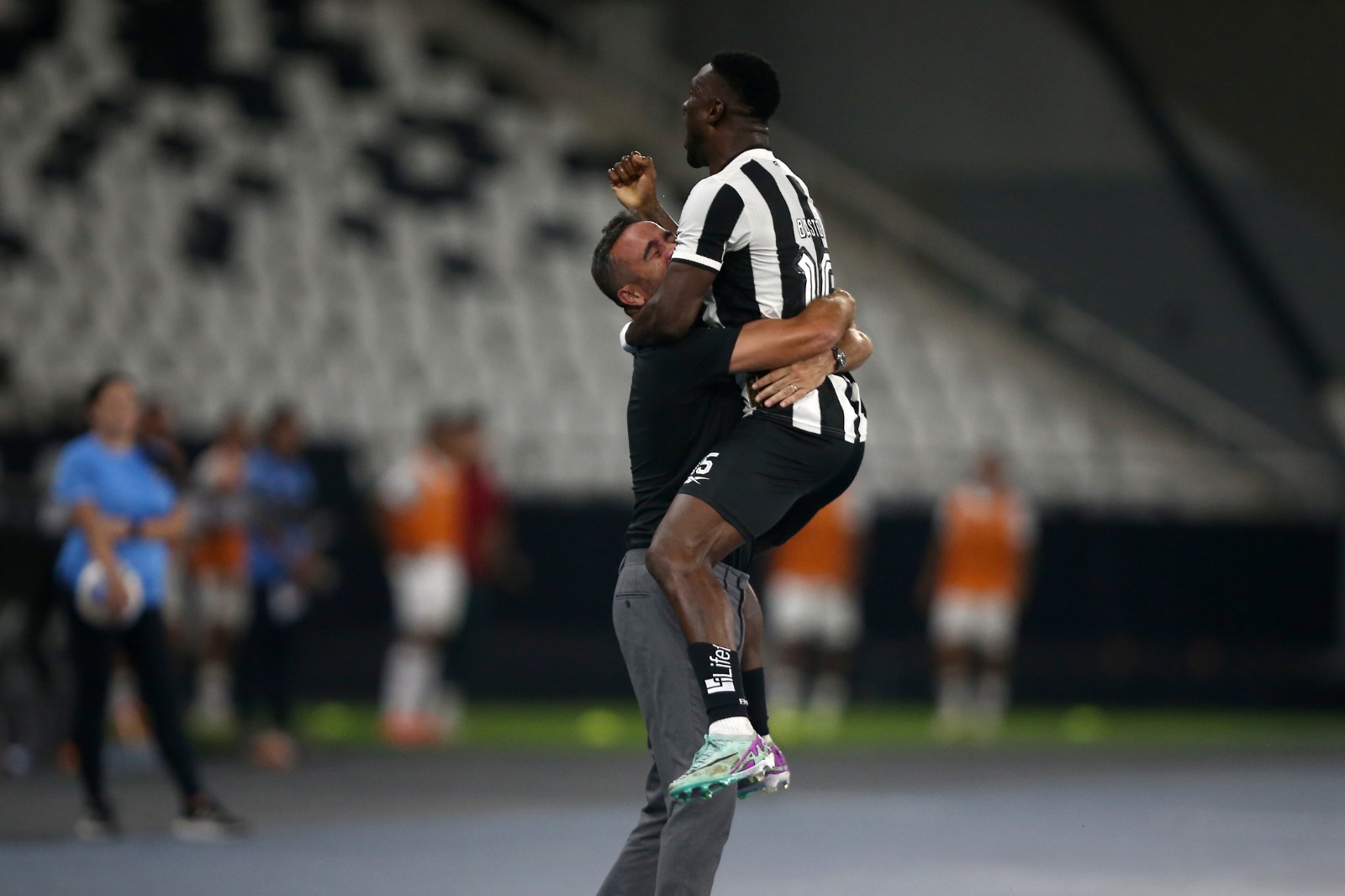 Bastos comemora o gol da vitória do Botafogo (Photo by Wagner Meier/Getty Images)