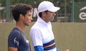 André Sá com atleta Martin Cassol / Crédito: Divulgação/Rio Tennis Academy