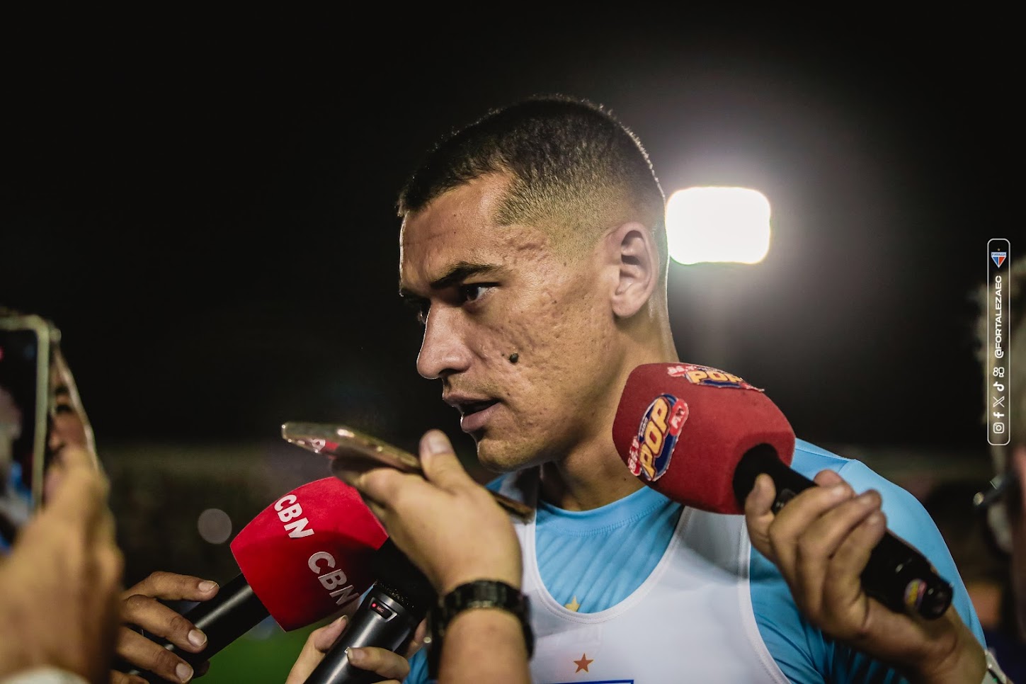 O goleiro Santos, em entrevista. (Foto: Matheus Lotif/Fortaleza)