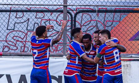 Equipe Sub-20 do Fortaleza comemora um dos gols contra o Flamengo. (Foto: Paula Reis/CBF)