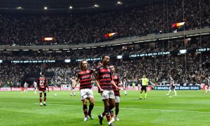 Carlinhos comemora seu primeiro gol pelo Flamengo. Foto: Gilvan de Souza/Flamengo
