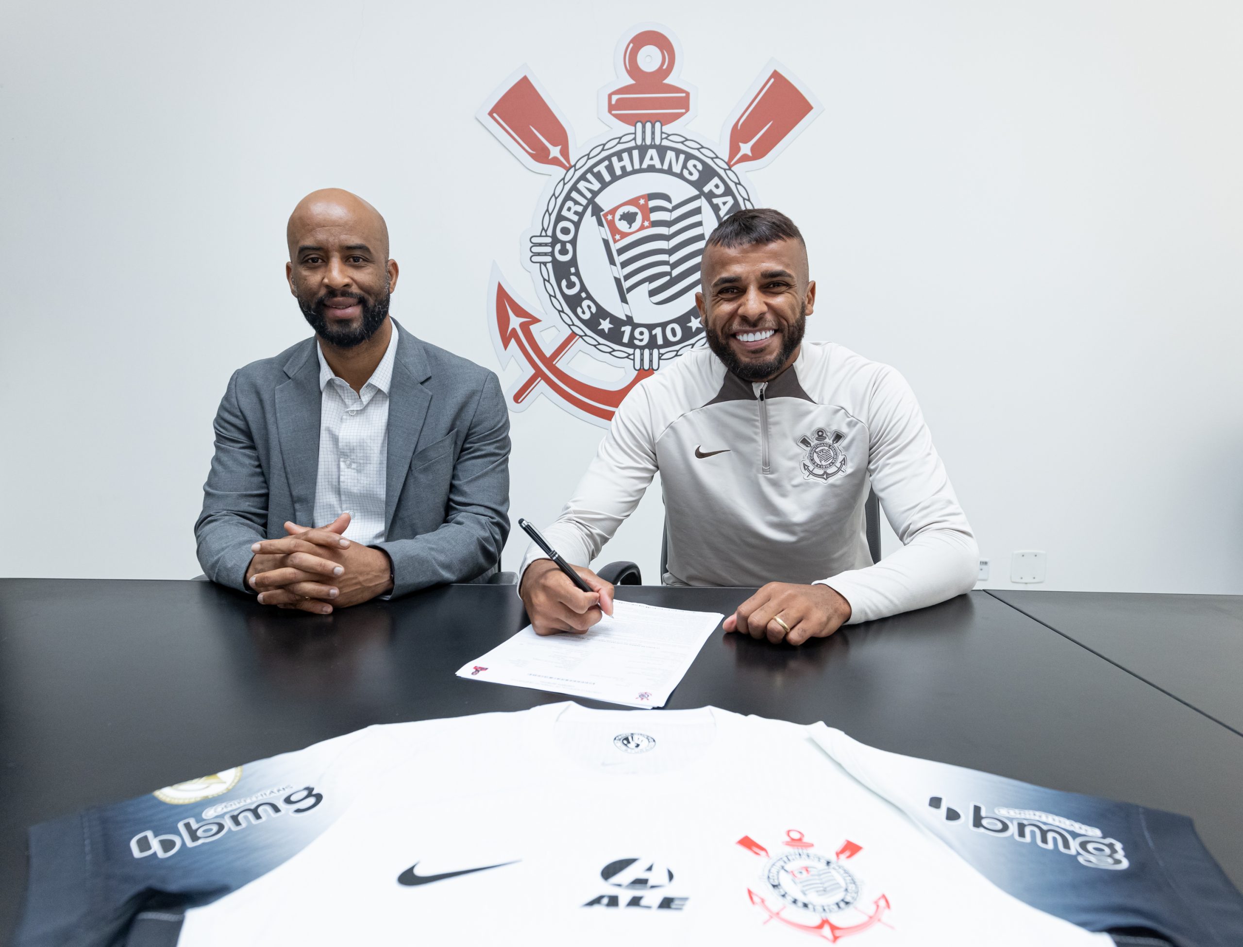 Corinthians anuncia a contratação de Alex Santana, ex-Athletico. (Foto: Rodrigo Coca/Agência Corinthians)