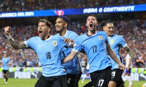 Olivera comemora o gol do Uruguai. Foto de Michael Reaves/Getty Images
