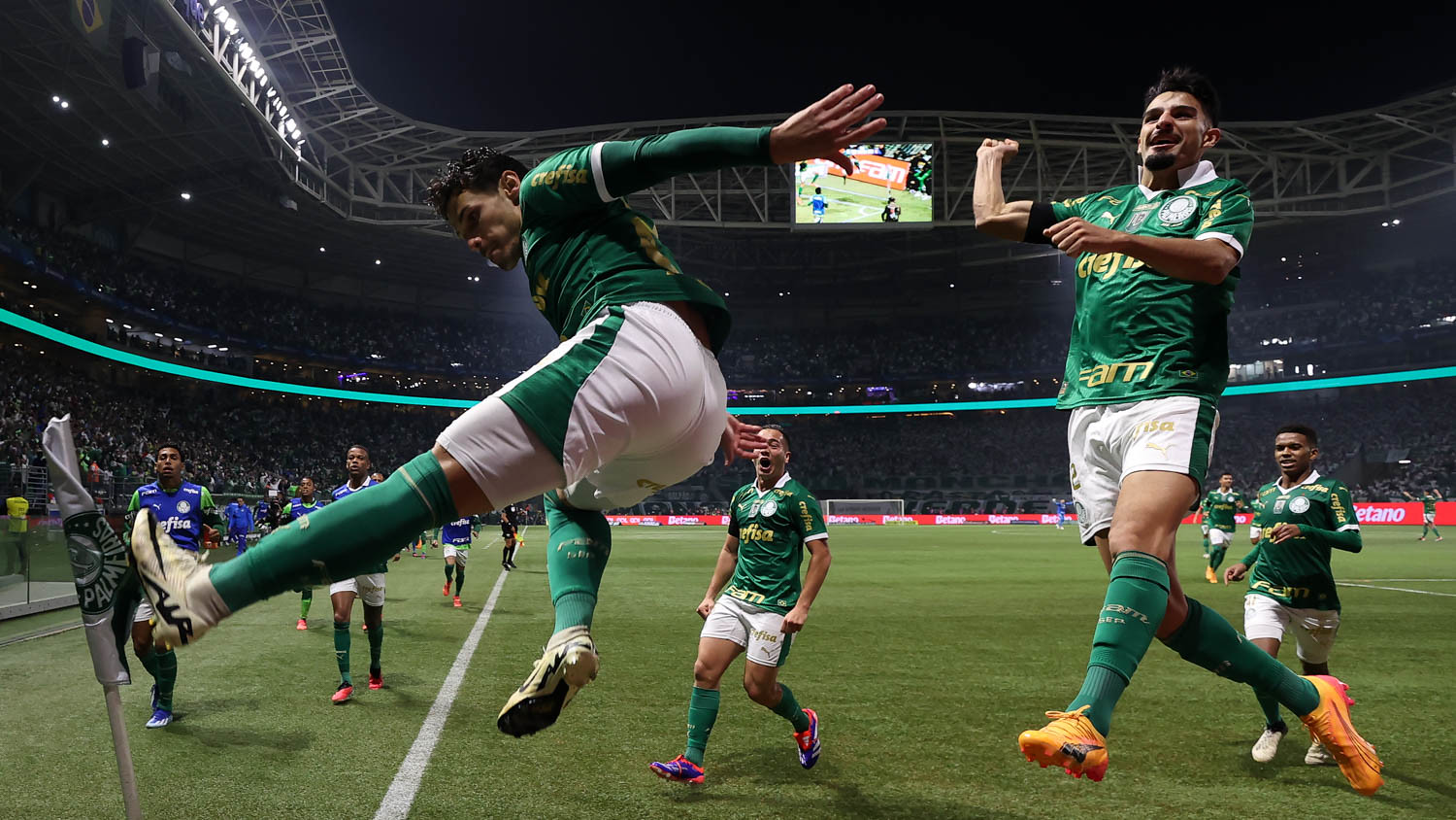 Elenco do Palmeiras comemorando o primeiro gol contra o Corinthians. (Foto: Cesar Greco/Palmeiras).