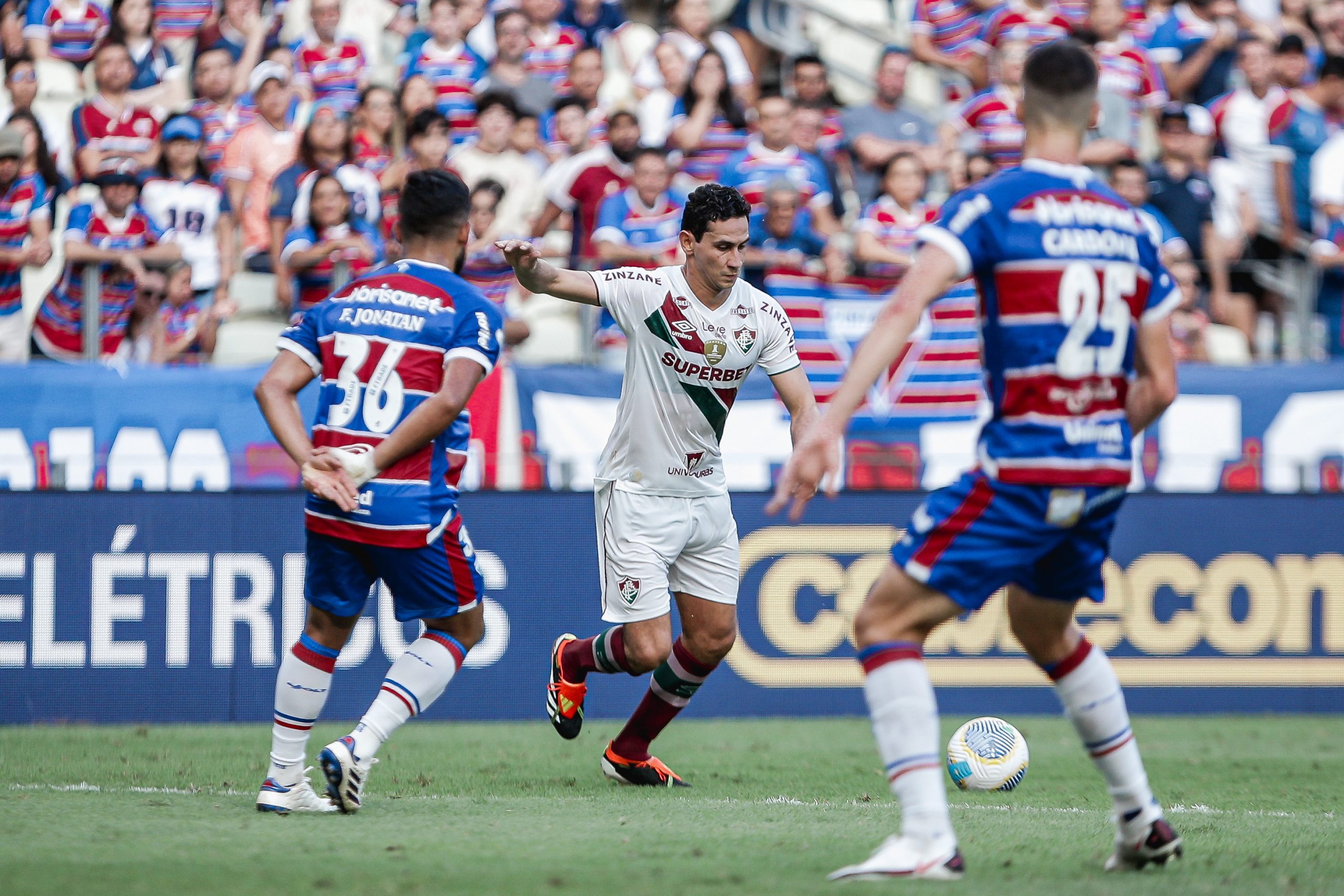 Após derrota pro Fortaleza, Fluminense segue afundado na lanterna do Brasileirão. - Foto: Lucas Merçon/Fluminense F.C