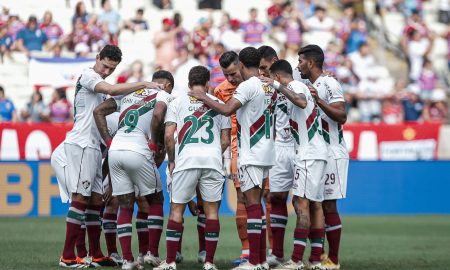 Elenco do Fluminense na derrota para o Fortaleza. - Foto: Lucas Merçon/Fluminense F.C