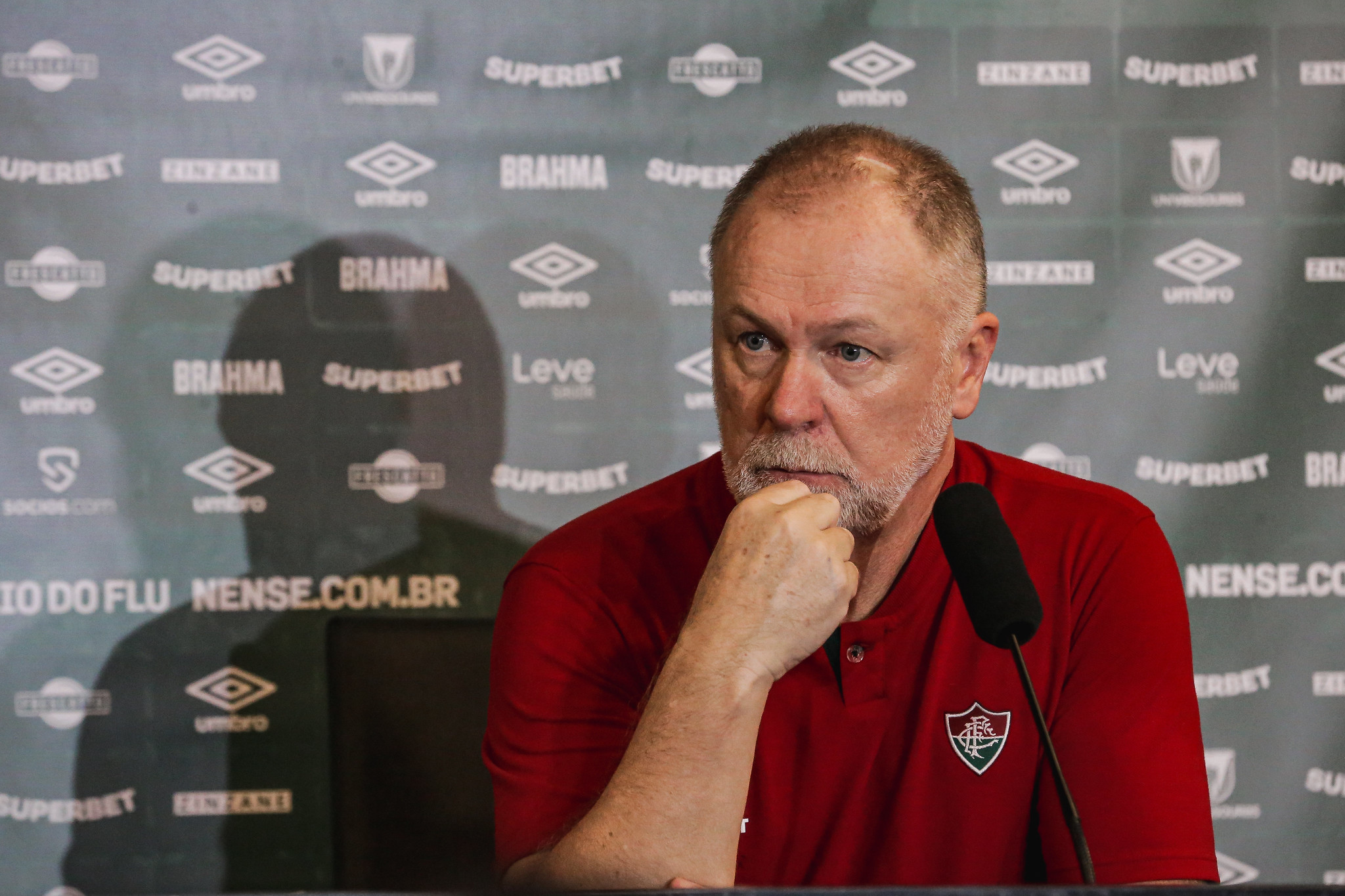 Mano explicou mais uma derrota do time na coletiva de imprensa (Foto: Lucas Merçon/FFC)