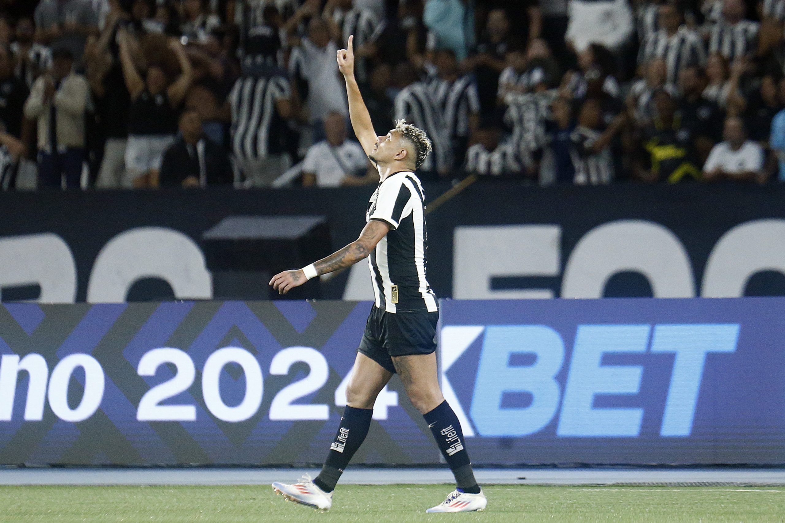 Tiquinho Soares comemorando o gol contra o Palmeiras. (Foto: Vítor Silva/Botafogo)