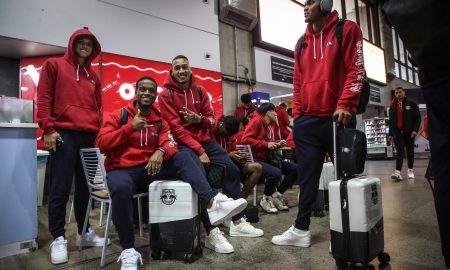 Elenco do Red Bull Bragantino embarcando para Curitiba. (Foto: Ari Ferreira/Red Bull Bragantino)