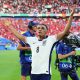 Trent Alexander-Arnold comemora classificação da Inglaterra para a semifinal da Euro 2024