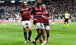 Carlinhos explode de alegria após fazer o segundo gol do Flamengo sobre o Atlético-MG (Foto: Gilvan de Souza / CRF)