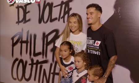 Philippe Coutinho com a família na apresentação ao Vasco