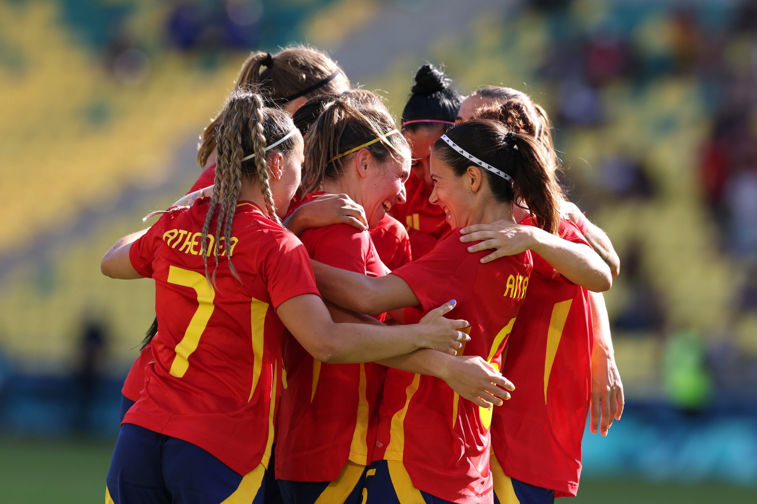 Espanholas comemoram gol da virada contra o Japão. Foto: Reprodução/ Twitter