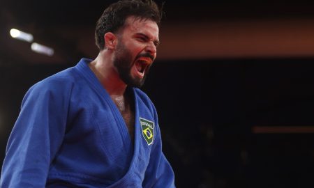 Rafael Macedo em ação no judô até 90 kg nas Olimpíadas