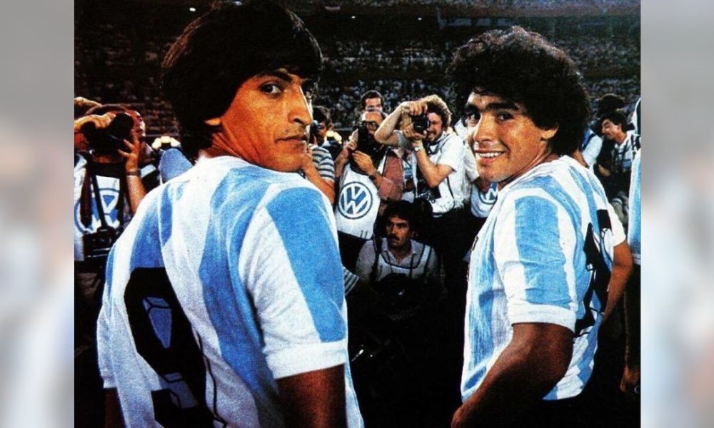 maradona e Ramón Díaz (Foto: Reprodução/Twitter VintageFooty)
