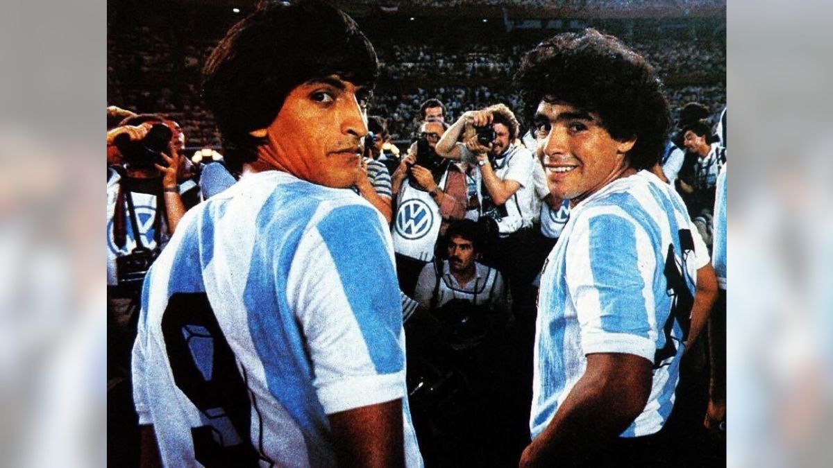 maradona e Ramón Díaz (Foto: Reprodução/Twitter VintageFooty)