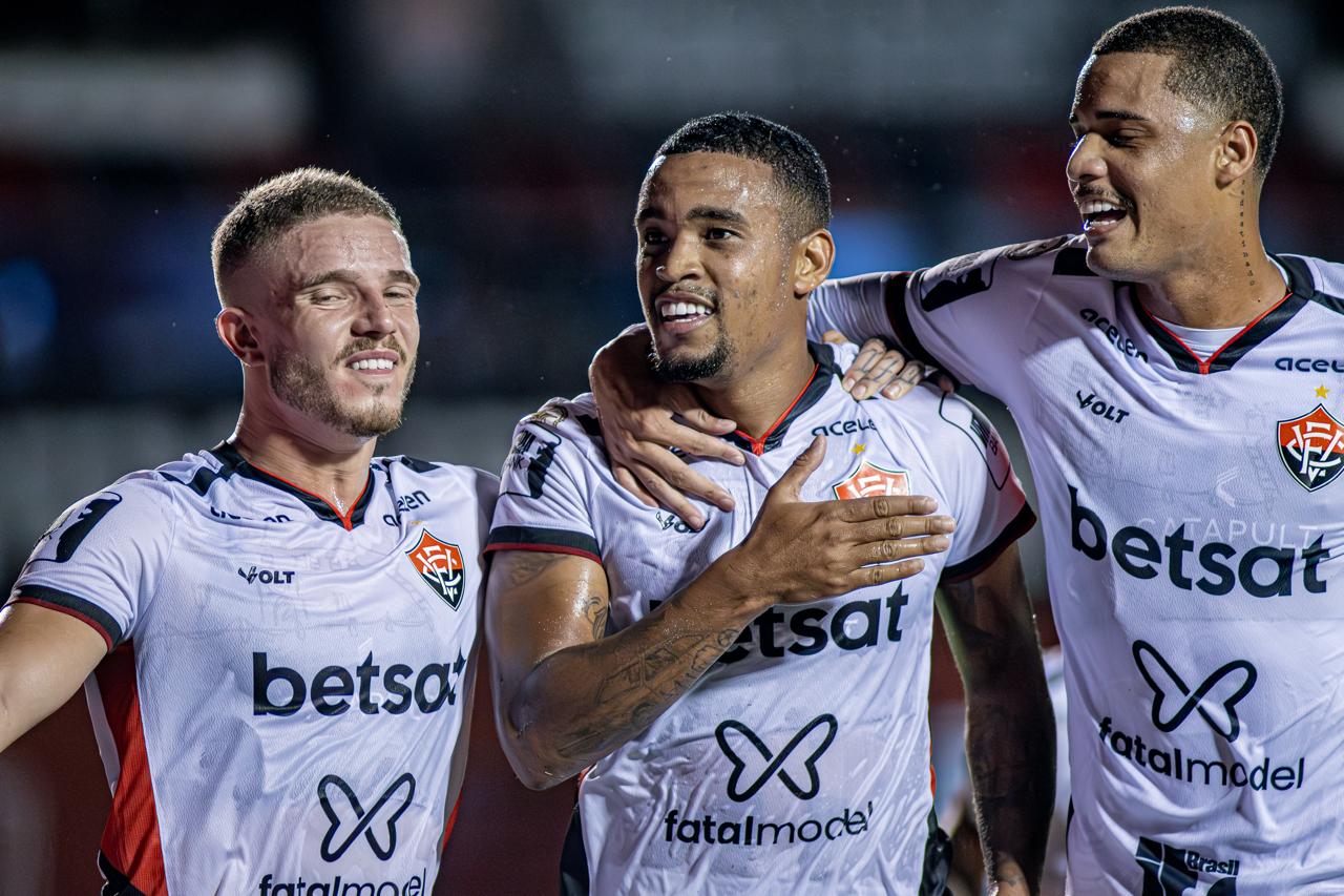 Alerrandro e Lucas Esteve marcaram os gols do Rubro-Negro. (Foto: Victor Ferreira/EC Vitória)