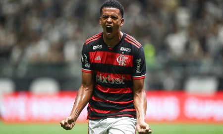 Carlinhos decide na vitória do Flamengo