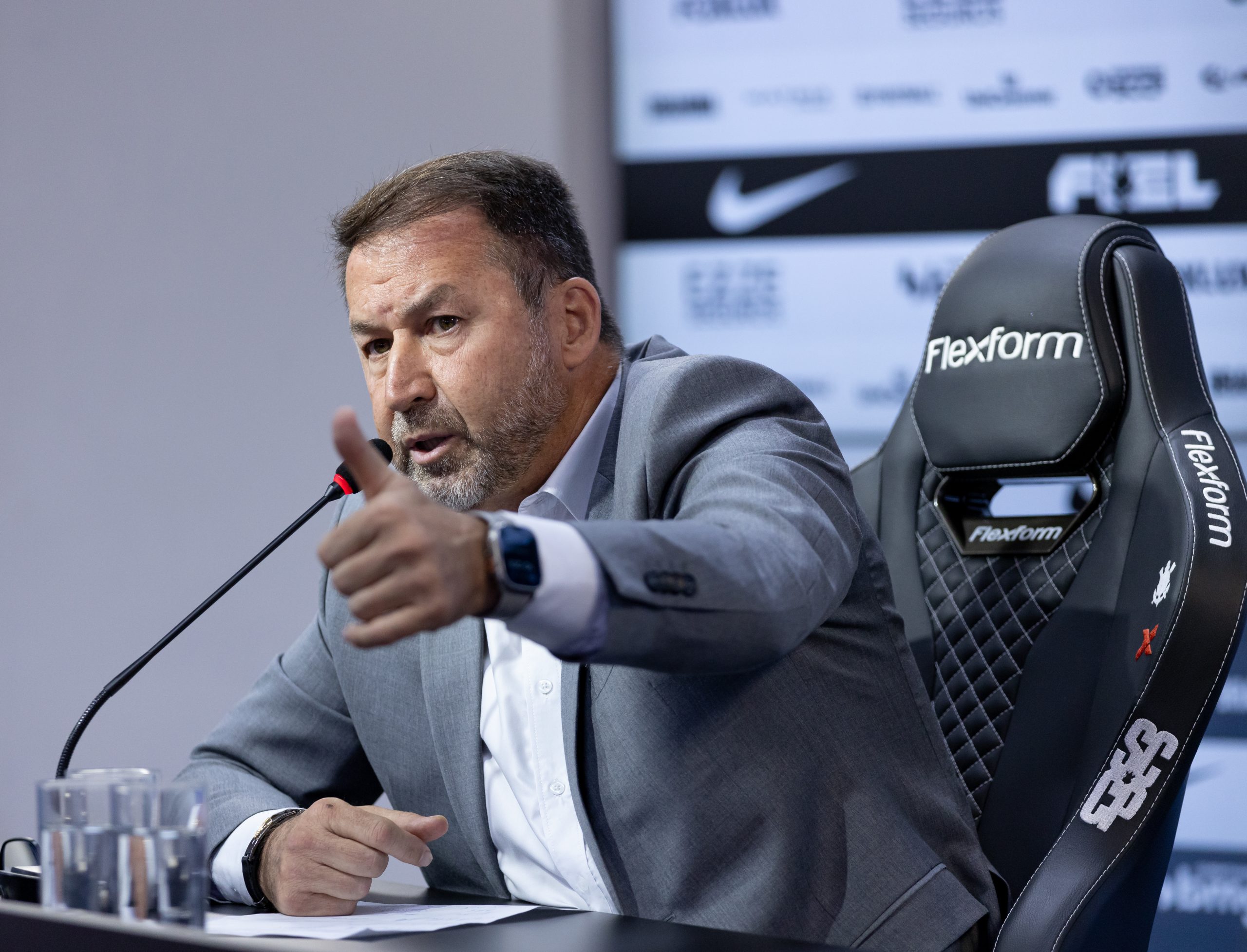 Torcedor do Cruzeiro informa à polícia que presidente do Corinthians o socou no rosto; (Foto: Rodrigo Coca/Agência Corinthians)