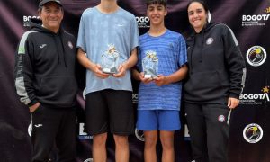 Atletas Omaki Tênis na premiação (Foto: Divulgação)