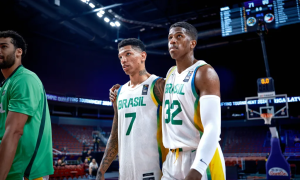 O Brasil busca voltar a disputar as Olimpíadas no basquete após ficar de fora em Tóquio 2020 (Foto: Divulgação / fiba.basketball)
