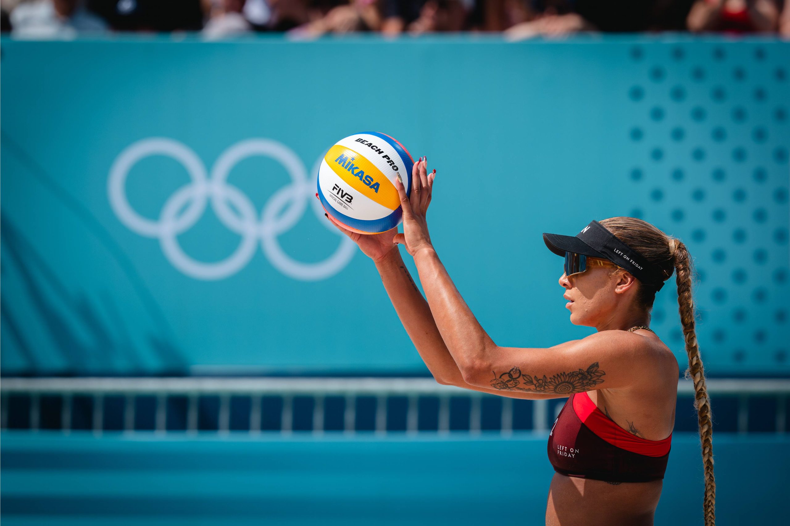 O vôlei de praia é uma das grandes esperanças de medalha do Brasil em Paris (Foto: Divulgação / FIVB - Volleyball World)