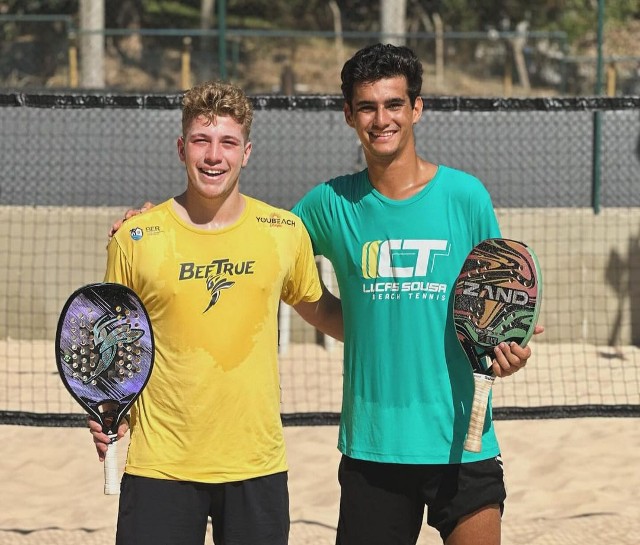 Daniel Mola de verde e Giovanni Cariani de amarelo (Foto: Divulgação)