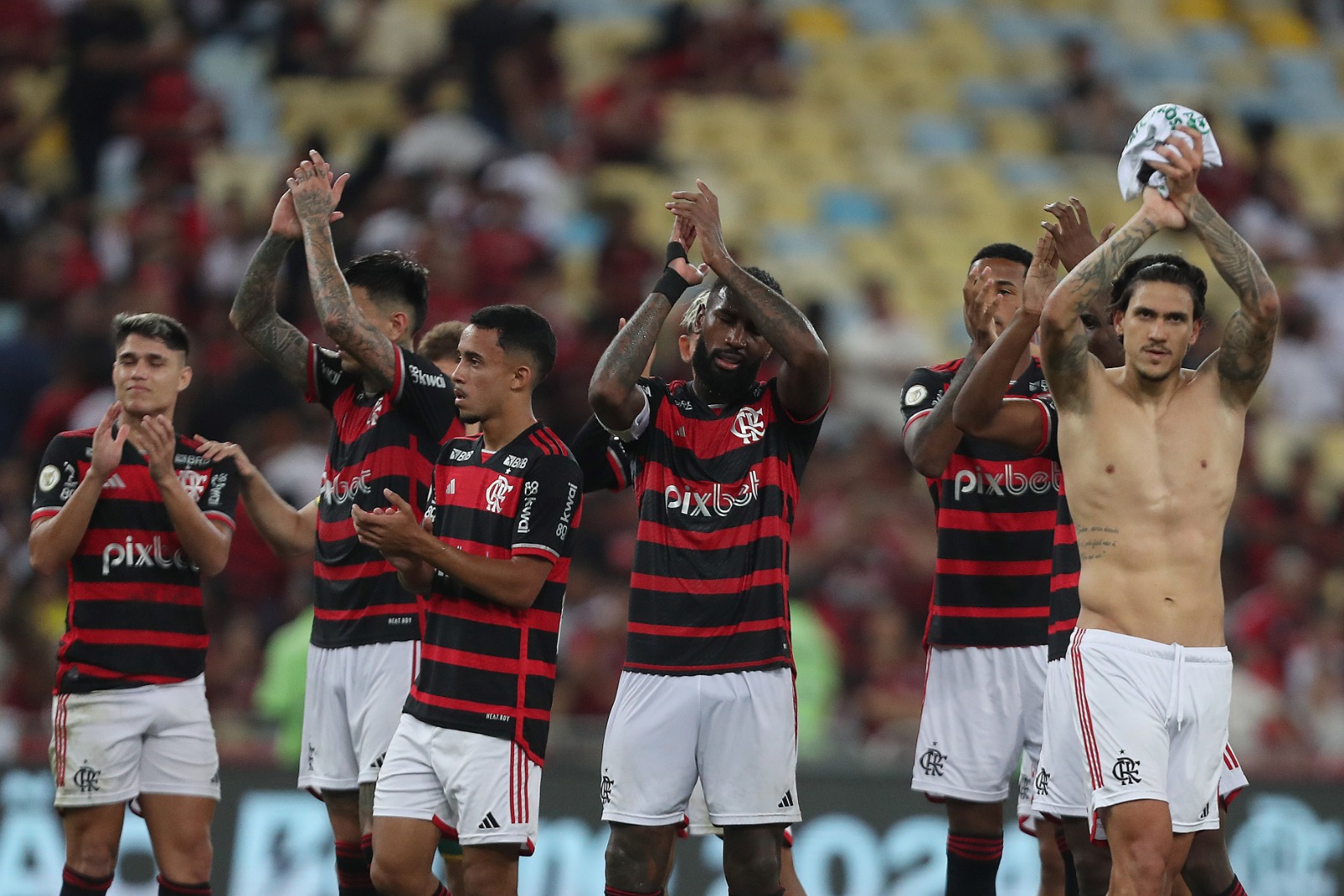 Jogadores do Flamengo agradecem à torcida rubro-negra. Photo by Wagner Meier/Getty Images