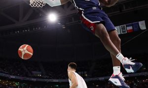EUA venceram a Sérvia na estreia do basquete (Foto: Divulgação/Team USA)