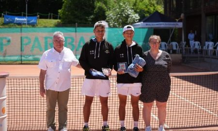 Livas Damázio à esquerda com o troféu / (Foto: Tournoi Loire Valle)