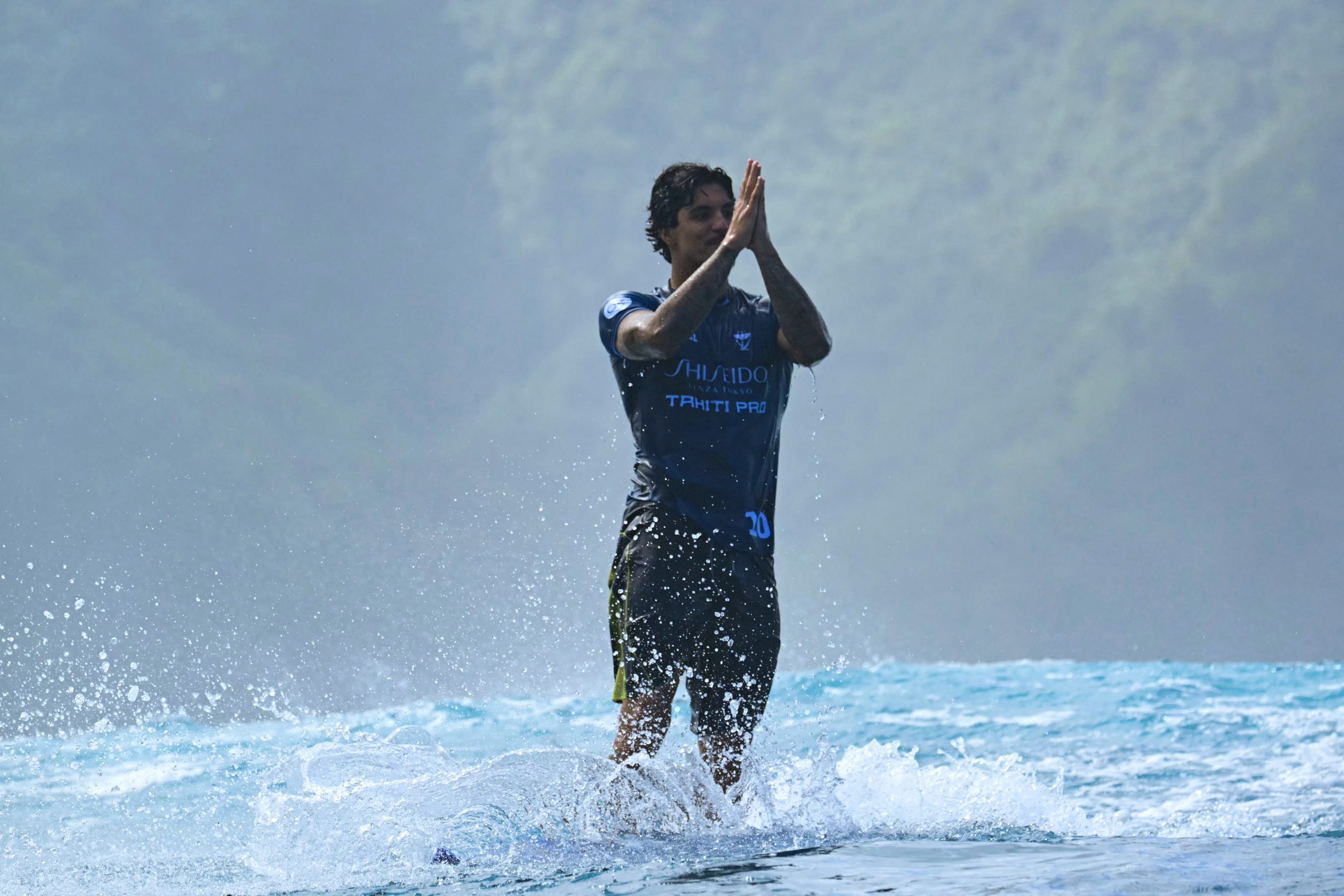 Gabriel Medina em ação no Tahiti. (Foto: JEROME BROUILLET/AFP via Getty Images)