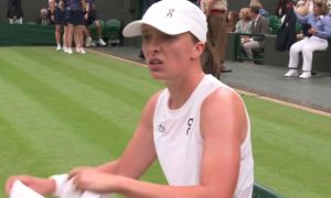 Swiatek em Wimbledon (Foto: Reprodução Sky Sports)