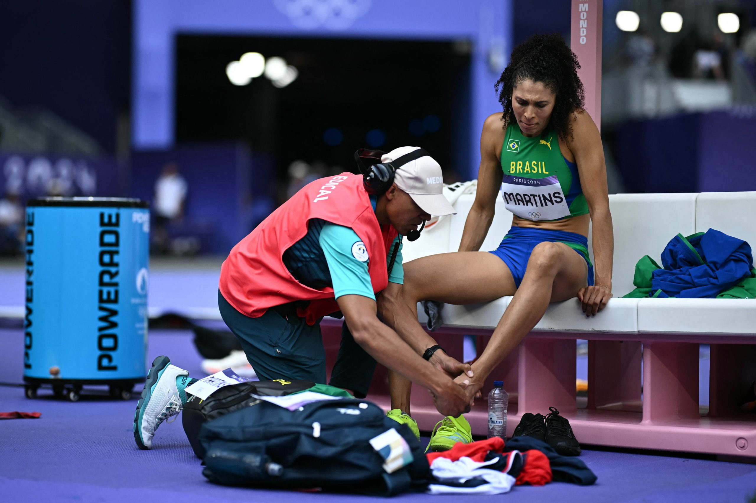 Valdileia Martins sente lesão e desiste da final do salto em altura (Foto: Ben Stansall/Getty Images)