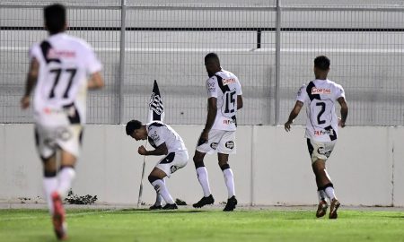 Dodô comemorando gol pela Ponte Preta — Foto: Marcos Ribolli/PontePress