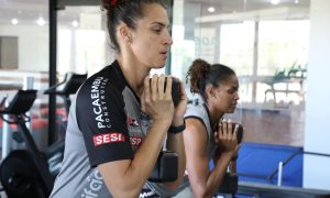 Dani Lins treinando no Sesi Bauru para o Campeonato Paulista de vôlei