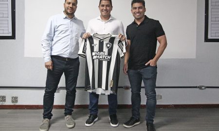 Alessandro Brito, Pedro Martins e Thairo Arruda. ( Foto: Vitor Silva/Botafogo)