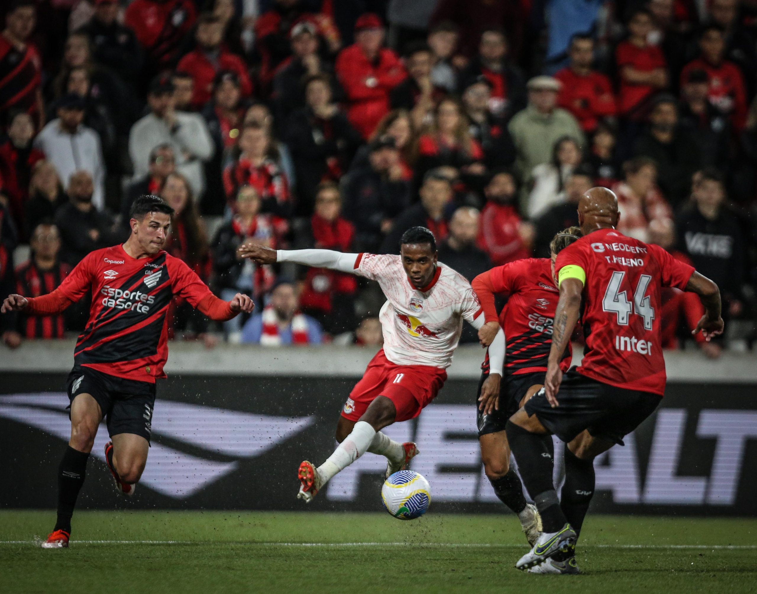 Confronto de volta entre o Braga e o Furacão acontece às 19 horas desta quarta-feira, 7, no Nabizão. (Foto: Ari Ferreira/Red Bull Bragantino)