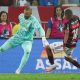 Goleiro Weverton durante partida contra o Flamengo. (Foto: Cesar Greco/Palmeiras).